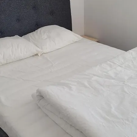 Comfy Room Near Metro And Airport-3