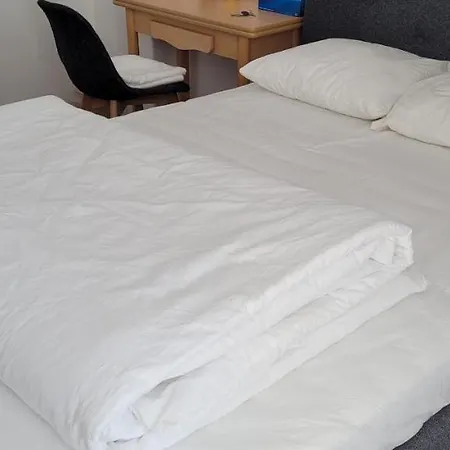 Comfy Room Near Metro And Airport-2