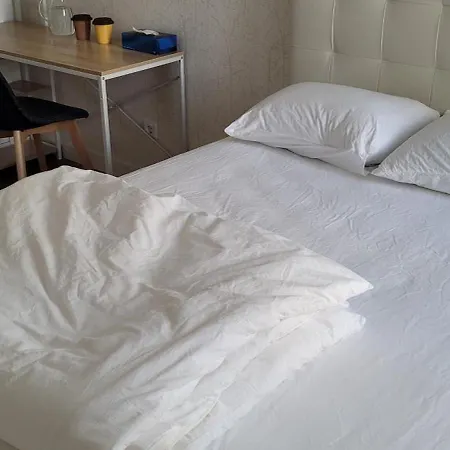 Comfy Room Near Metro And Airport-2